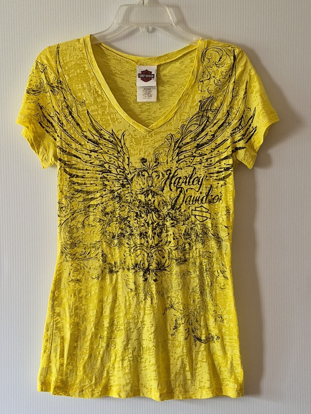 Vintage Harley-Davidson Victoria BC Yellow Burnout Rhinestone Wing Graphic Tee